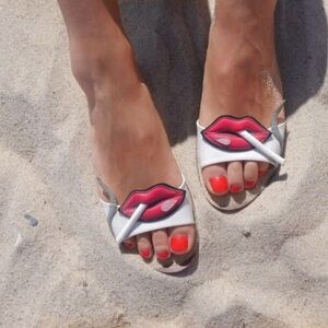 Prada smoking lips sandals flats patent leather 37.5 🚬🫦 Y2K